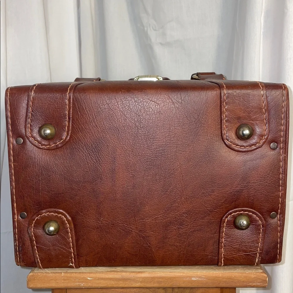 Vintage Tucky Brown Leather Hard Camera Case w Shoulder Strap.‎